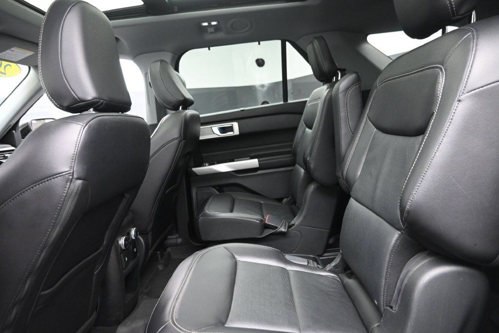 Used 2021 Ford Explorer Limited w/ Equipment Group 301A AWD/4WD image 15