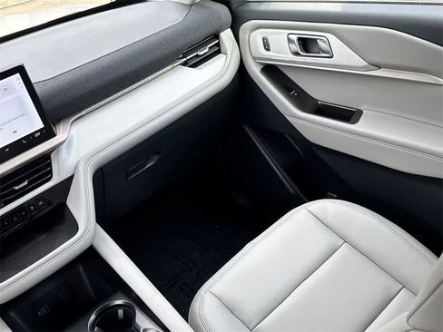 New 2026 Ford Explorer Active w/ Active Comfort Package image 23