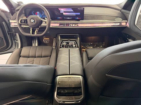 Used 2024 BMW 760i xDrive w/ Premium Package 2 AWD/4WD image 17