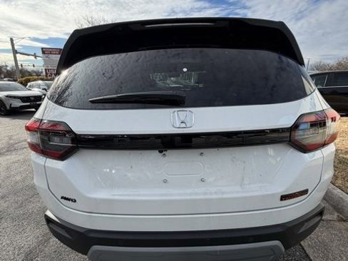 New 2025 Honda Pilot TrailSport image 9