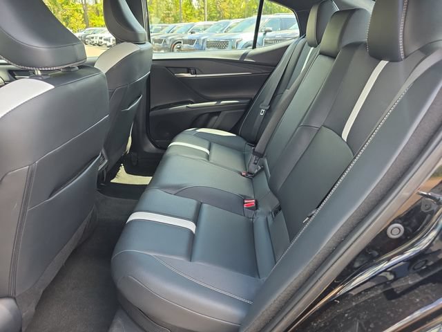 Used 2025 Toyota Camry SE FWD image 11