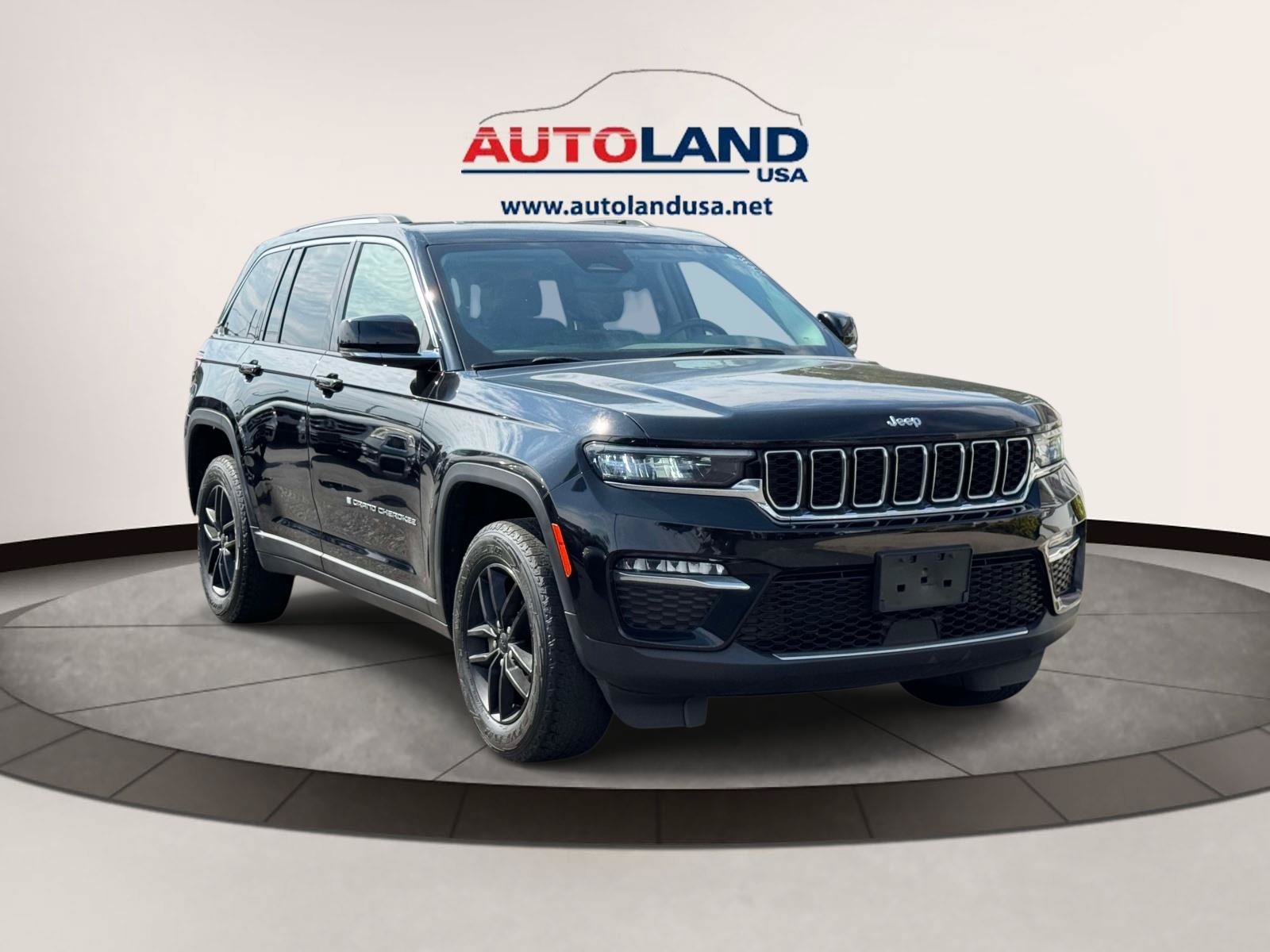 Used 2024 Jeep Grand Cherokee Limited AWD/4WD image 2