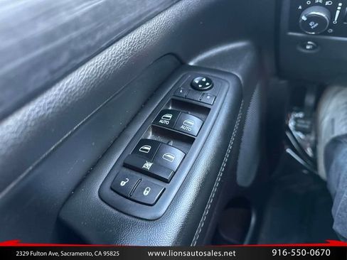 Used 2019 Jeep Grand Cherokee Laredo w/ Laredo X Package RWD image 23
