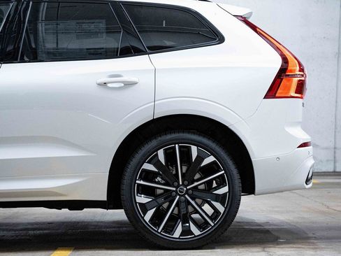New 2026 Volvo XC60 B5 Ultra w/ Protection Package Premier image 4