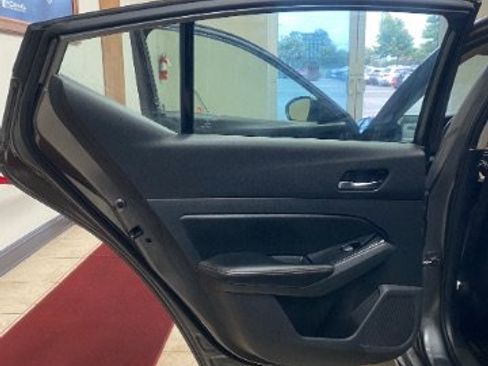 Used 2023 Nissan Altima 2.5 SR FWD image 8