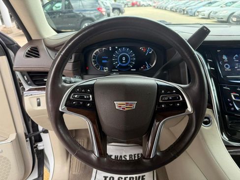 Used 2016 Cadillac Escalade ESV Premium AWD/4WD image 25