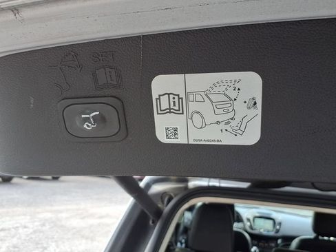 Used 2018 Ford Escape Titanium FWD image 22
