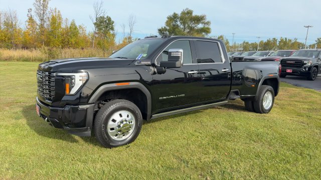 Certified 2026 GMC Sierra 3500 Denali Ultimate AWD/4WD image 4