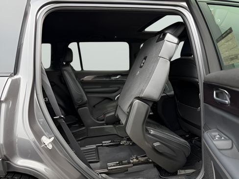 Used 2022 Jeep Grand Cherokee L Laredo AWD/4WD image 56