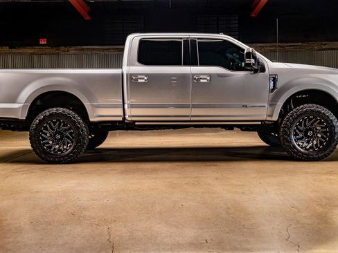 Used 2022 Ford F350 Platinum w/ FX4 Off-Road Package image 10