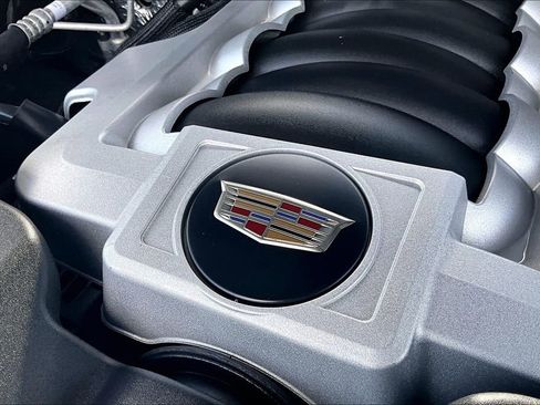 Used 2017 Cadillac Escalade Premium Luxury w/ LPO, Radiant Package image 30