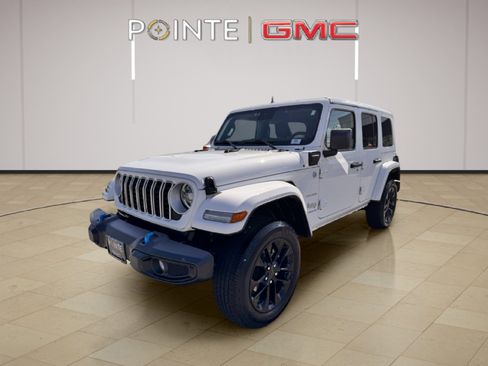 Used 2024 Jeep Wrangler Sahara image 5