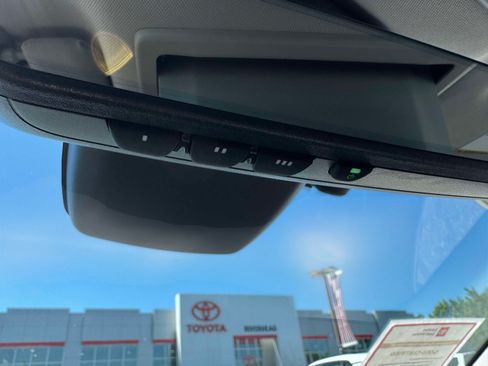 Certified 2020 Toyota Highlander XLE AWD/4WD image 41