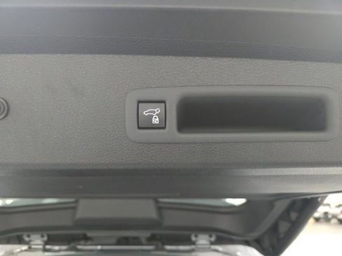 Certified 2023 Toyota Sienna XLE Woodland Edition image 12