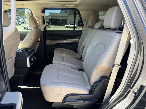 Used 2022 Ford Expedition Limited image 26