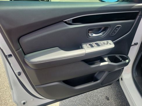 Used 2025 Honda Pilot Touring image 32