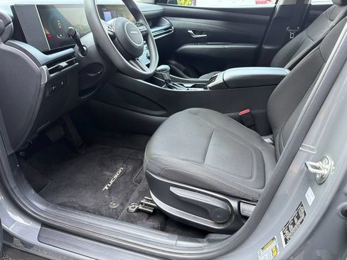 Used 2025 Hyundai Tucson SE FWD image 9