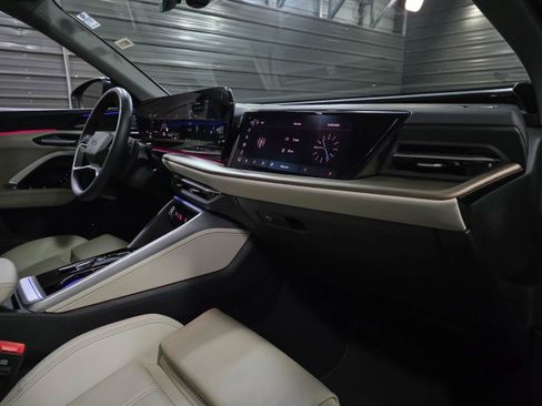 Used 2025 Audi Q5 Prestige image 13