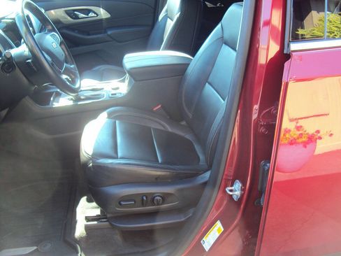 Used 2020 Chevrolet Traverse LT w/ LT Premium Package AWD/4WD image 6