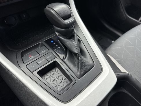 Used 2021 Toyota RAV4 XLE image 22
