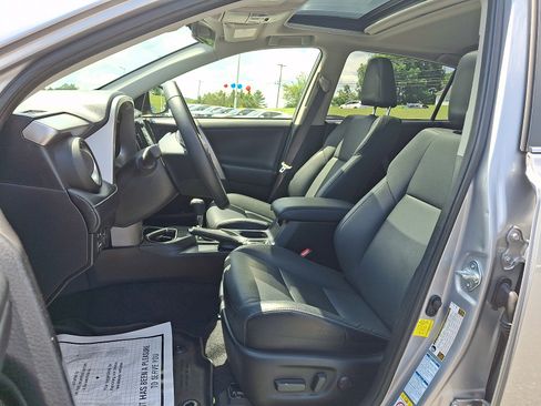 Used 2018 Toyota RAV4 Limited AWD/4WD image 14