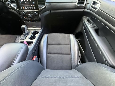 Used 2021 Jeep Grand Cherokee Laredo X AWD/4WD image 30