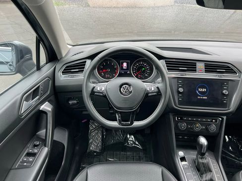 Used 2021 Volkswagen Tiguan SE image 14