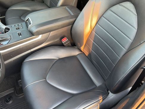 Used 2023 Toyota Highlander XLE FWD image 31