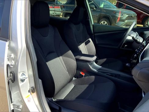 Used 2020 Toyota Prius LE FWD image 9