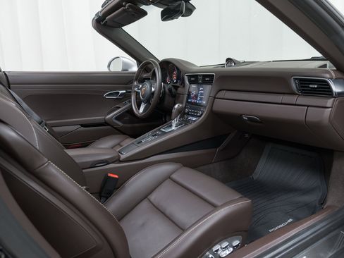 Certified 2019 Porsche 911 Targa 4 GTS image 33