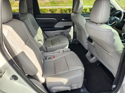 Used 2019 Toyota Highlander Limited image 21
