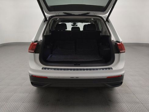 Used 2022 Volkswagen Tiguan SE w/ Panoramic Sunroof Package image 29