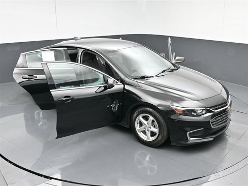 Used 2018 Chevrolet Malibu LS FWD image 38