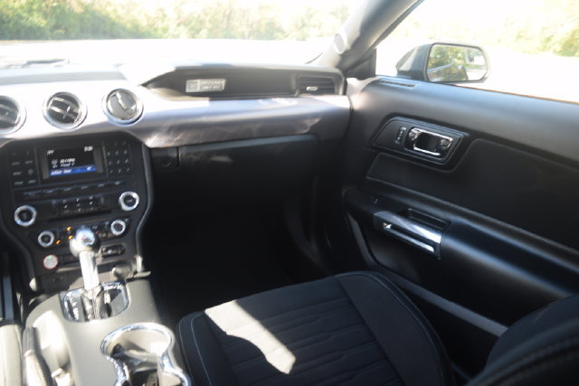 Used 2017 Ford Mustang Coupe RWD image 22