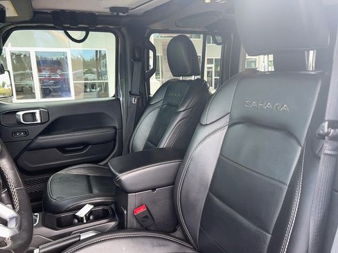 Used 2019 Jeep Wrangler Unlimited Sahara AWD/4WD image 22