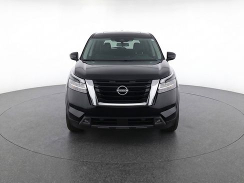 Used 2025 Nissan Pathfinder SV image 2