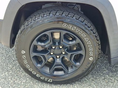 Used 2020 Jeep Cherokee Trailhawk w/ Cold Weather Group AWD/4WD image 29