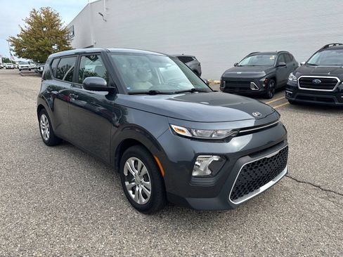Used 2020 Kia Soul LX FWD image 2
