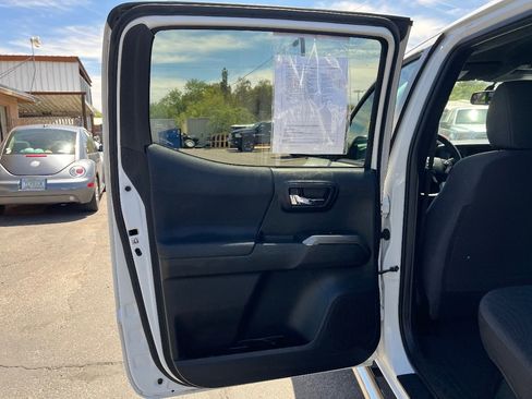 Used 2016 Toyota Tacoma TRD Off-Road w/ Towing Package RWD image 14