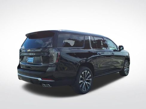 New 2026 Chevrolet Suburban High Country AWD/4WD image 3
