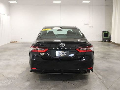 Used 2022 Toyota Camry SE image 8