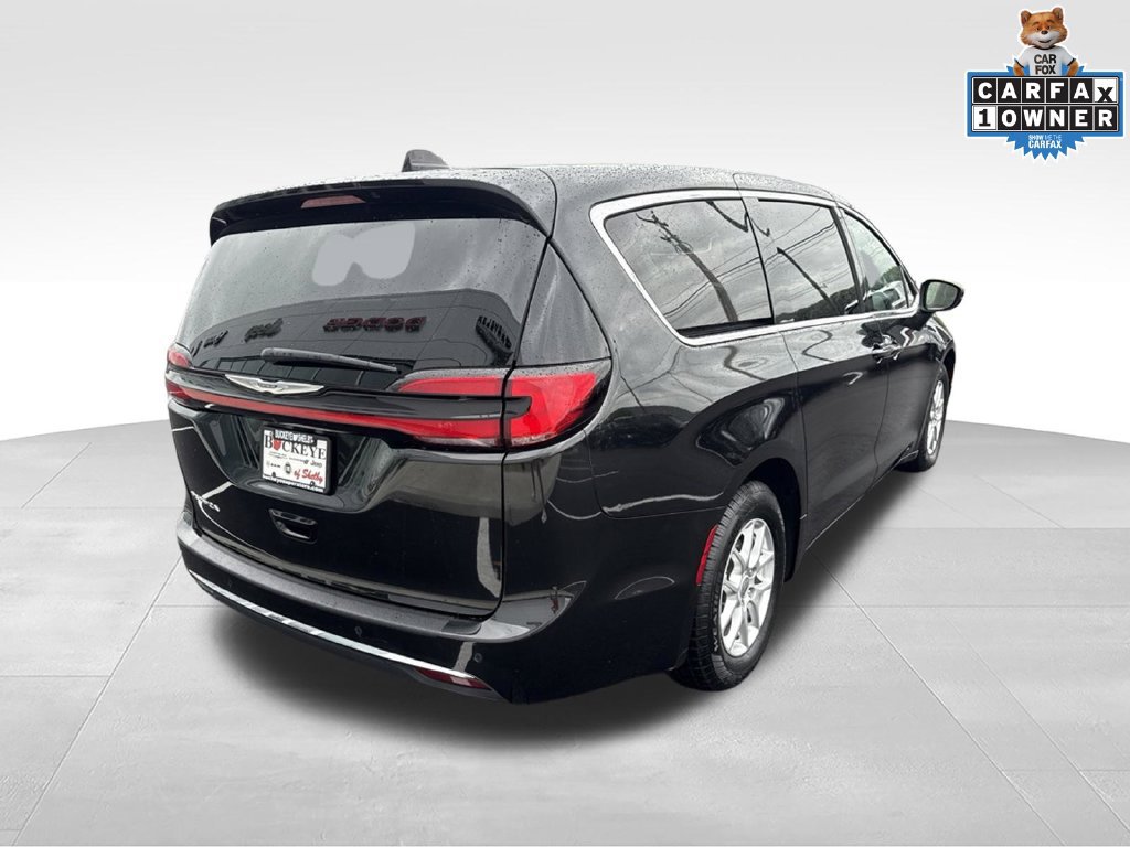 Used 2023 Chrysler Pacifica Touring-L FWD image 3