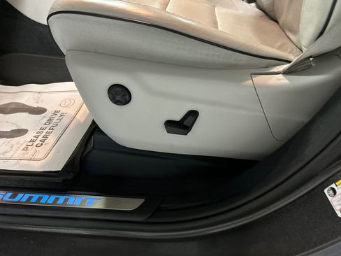 Used 2020 Jeep Grand Cherokee Summit image 13