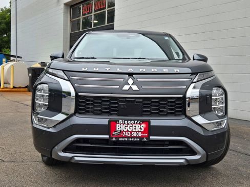 New 2025 Mitsubishi Outlander SE image 2