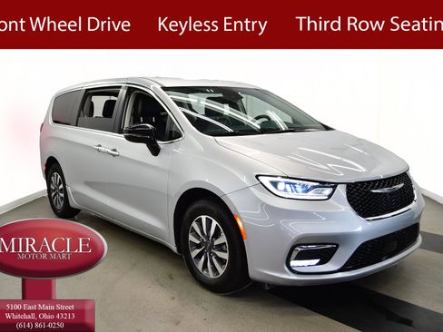Used 2024 Chrysler Pacifica Limited FWD image 1