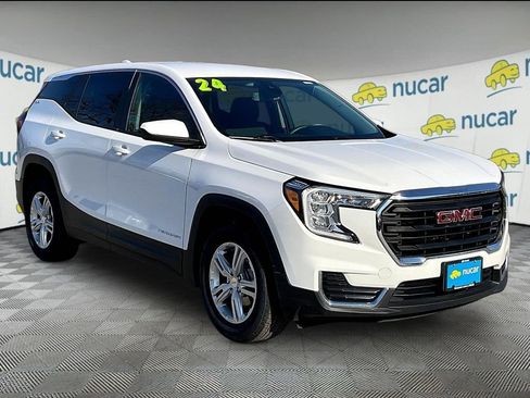 Used 2024 GMC Terrain SLE image 1