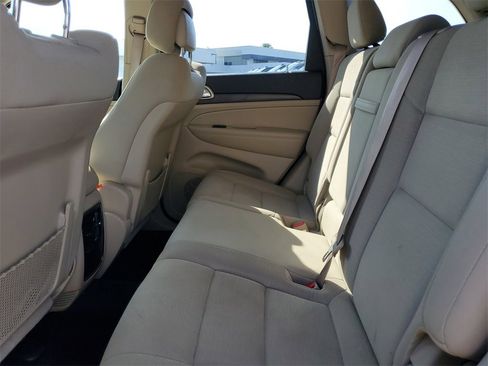 Used 2017 Jeep Grand Cherokee Laredo w/ Quick Order Package 2BE image 11