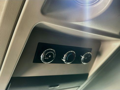 Used 2013 Chrysler Town & Country Touring FWD image 24