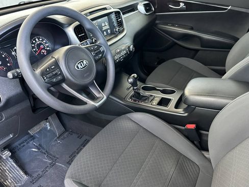 Used 2018 Kia Sorento FWD image 10