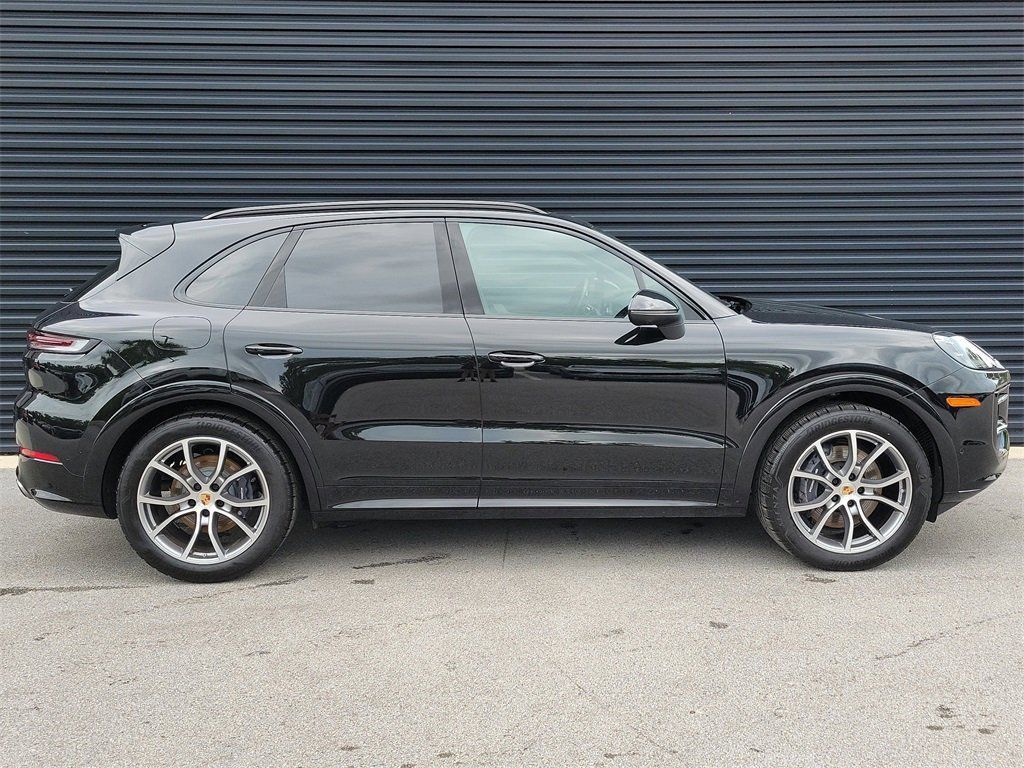 Certified 2025 Porsche Cayenne AWD/4WD image 8